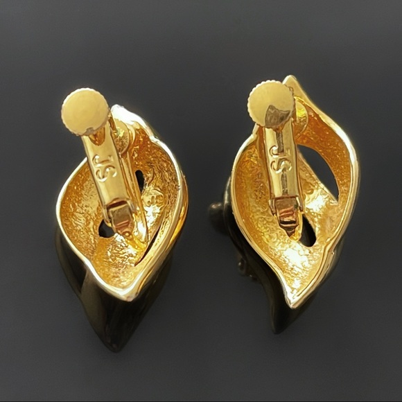 ✨Stunning VTG JS Signed Glossy Clip On Earrings - Picture 2 of 2